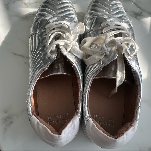 Barely worn Donald pliner sneakers - Picture 5 of 5